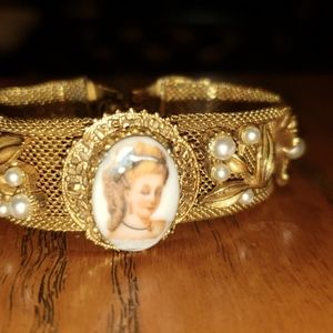 Vintage SIGNED FLORENZA mesh bracelet with painted CAMEO